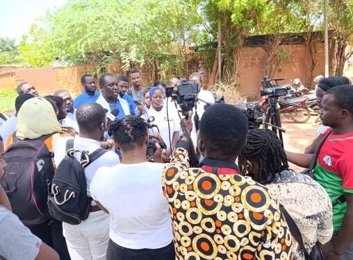 SALAIRES IMPAYÉS À BURKINA INFO : LES EMPLOYÉS MAINTIENNENT LA PRESSION ET FONT CONFIANCE À LA JUSTICE