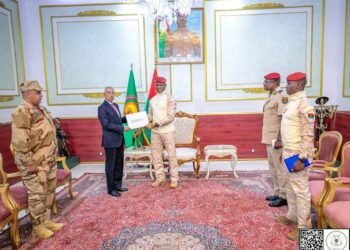COOPERATION : LE PRÉSIDENT DU FASO REÇOIT UN ÉMISSAIRE DE MOHAMED OULD CHEIKH EL GHAZOUANI