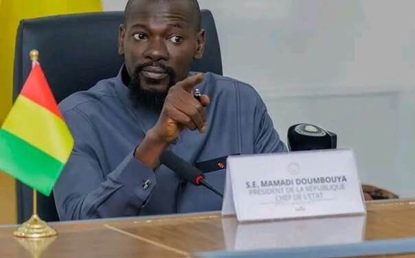 GUINÉE : DOUMBOUYA INTERDIT L’EXPORTATION DE L’OR BRUT ET IMPOSE SON RAFFINAGE À CONAKRY