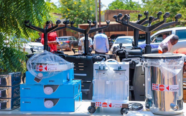 SANTÉ : TROIS AMBULANCES, 200 LITS ET 115 TABLES D’ACCOUCHEMENT POUR RENFORCER LES STRUCTURES SANITAIRES