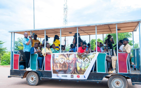 MUSIQUE : AMZY PRÉSENTE « LE MONDE » ET « ET NOUS » À BORD D’UN MINI-TRAIN À OUAGADOUGOU