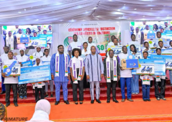 Concours national Hakili Mousso : 15 jeunes filles récompensées pour leur excellence scientifique