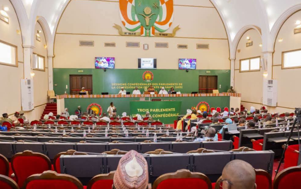 PARLEMENT DE L’AES : LA PREMIÈRE SESSION CONFÉDÉRALE S’ACHÈVE À NIAMEY